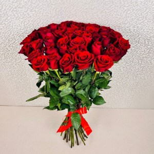 Праздничный букет из 51 розы