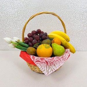 Корзина с тюльпанами и фруктами Свежесть весны